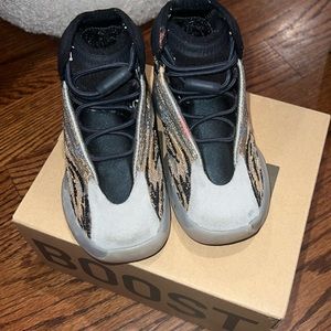 Yeezy Qntms toddler size 9K
